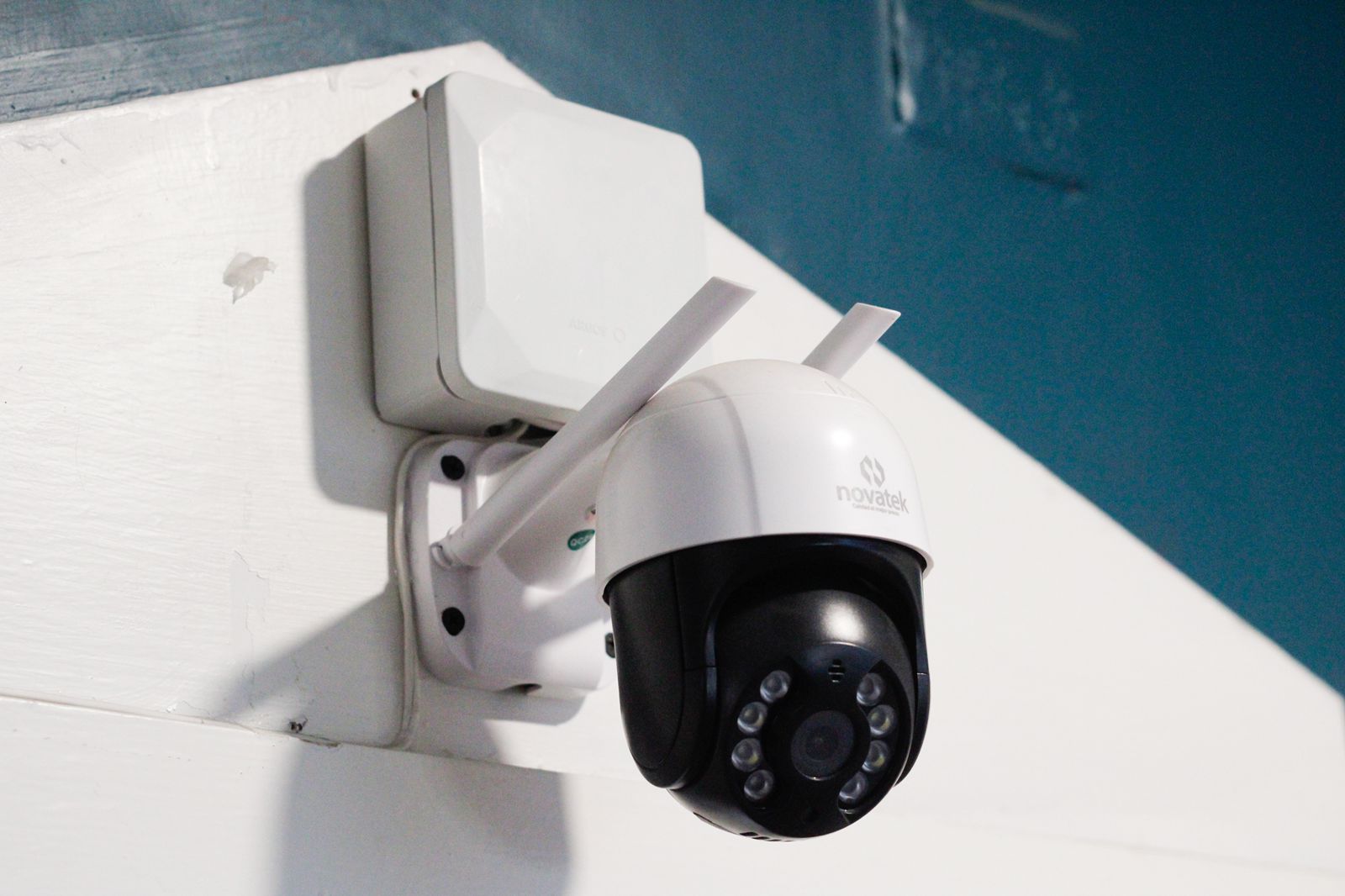 Cámara de seguridad Novatek. HD 1080, visión nocturna, 360 grados de rotación, soporte ante lluvia, altavoces incluidos.