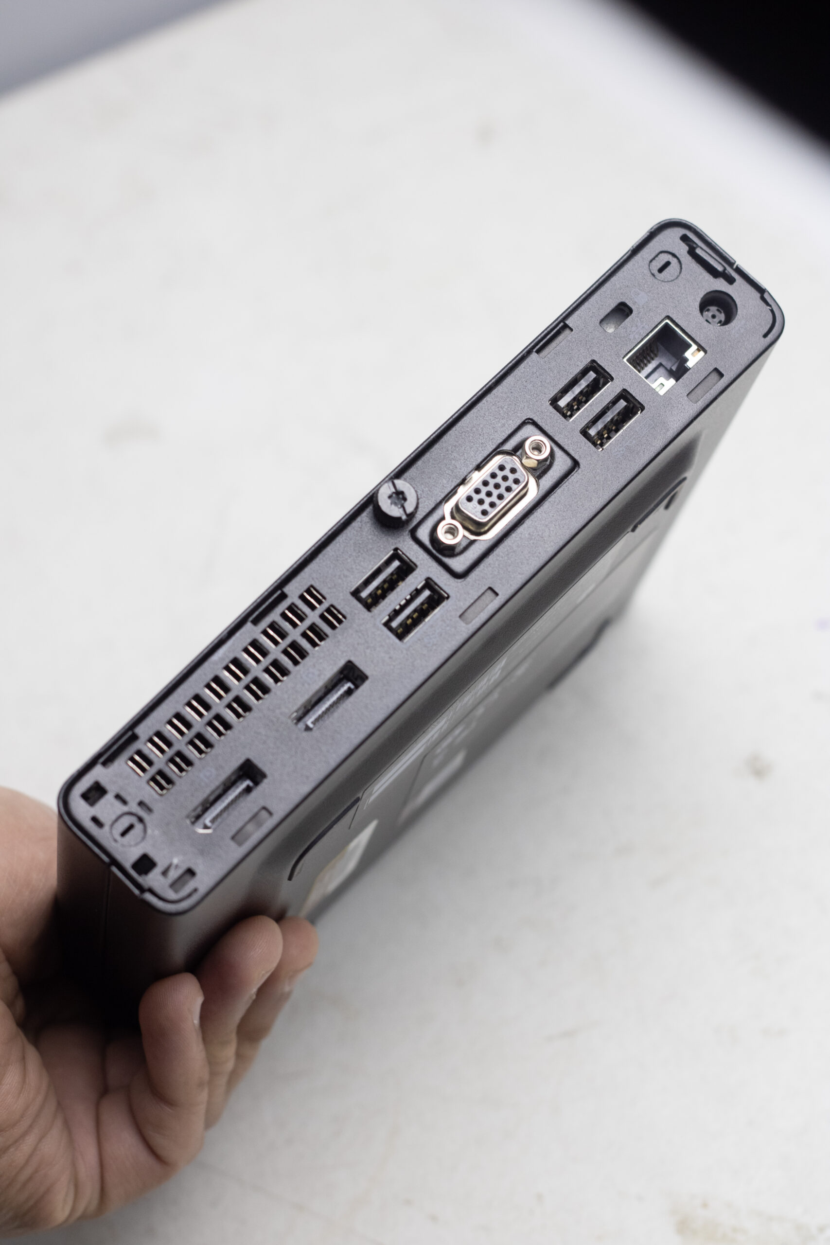 HP Prodesk 600 G4 mini. Procesador intel i5 de 8va generación, 8 GB de RAM y 240 GB de almacenamiento SSD.